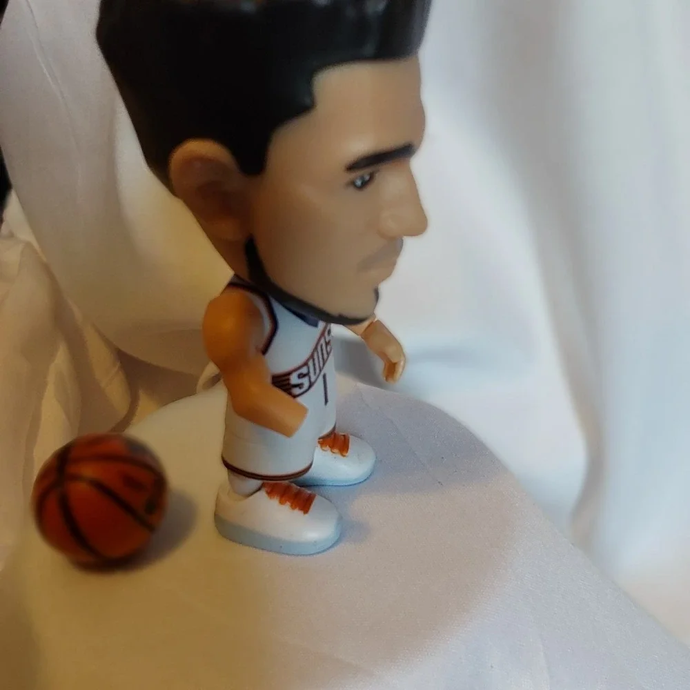Devin Booker Phoenix Suns #1 NBA Suprise Zuru Figure And Ball *MISSING HAND*‎